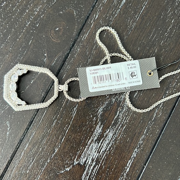 Vince Camuto Necklace - Picture 7 of 8